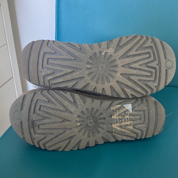 UGG Charcoal Constantine Ribbon-Accent Boot - Picture 9 of 9